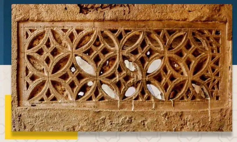 بأيدي حرفيي القطيف.. زخارف جصية على جسر شارع أحد