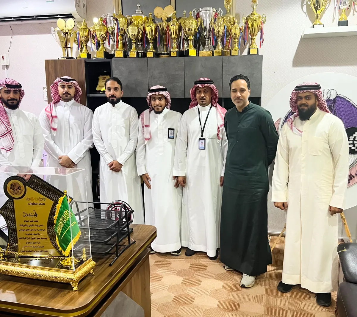 هداية الجش يعزز علاقاته مع هدى تاروت