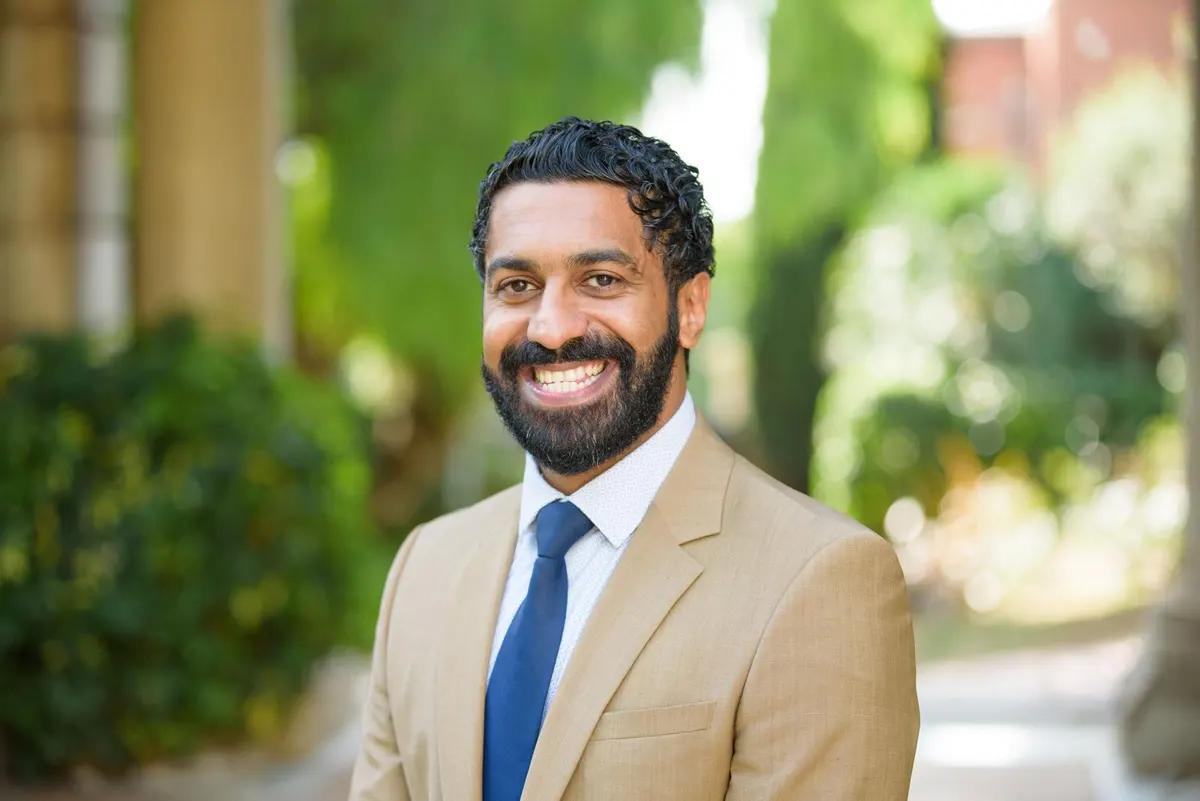 من شويكة القطيف.. عن بحثه حول تبرعات البيانات الشخصية لصالح المجتمع.. اسم البروفيسور توفيق آل عاشور يسكن مجلة MIS Quarterly