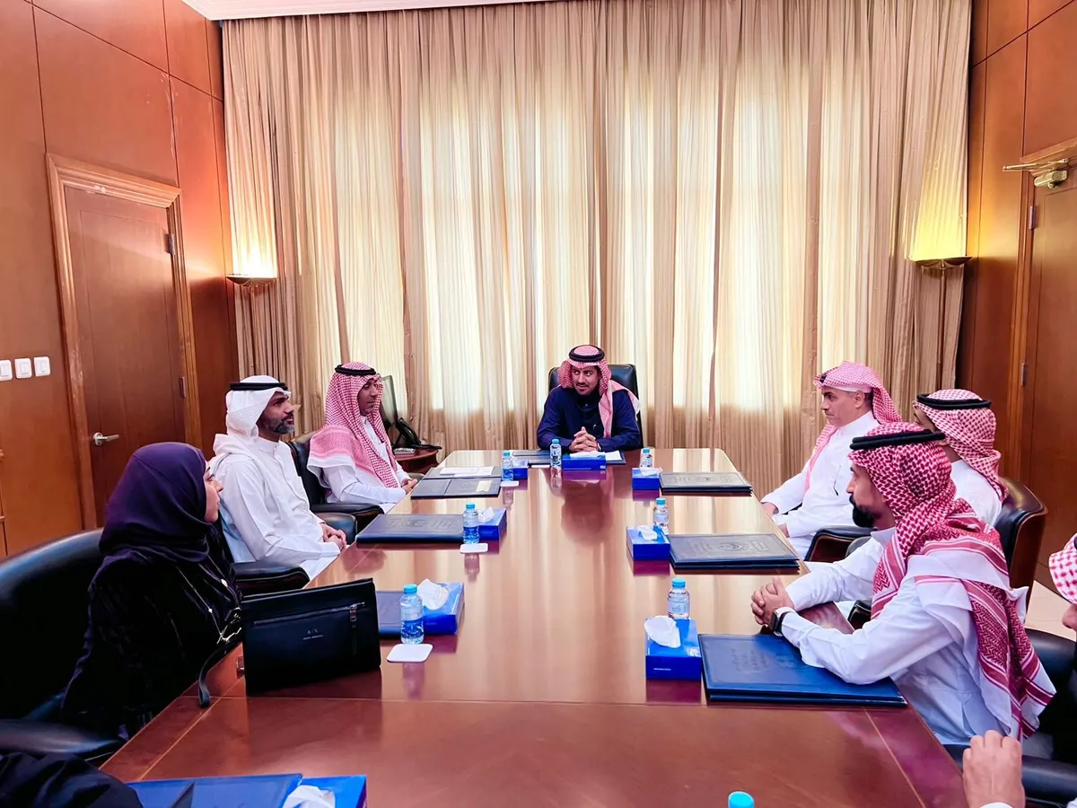 محافظ القطيف يلتقي باللجنة المنظمة للنسخة الثالثة من «عرض الرامس للسيارات»