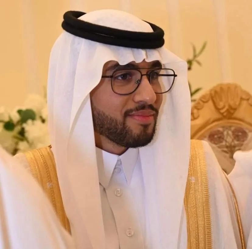الربيعية - جزيرة تاروت.. «أحمد» ينير أسرتي «الحمام» و«العلق»