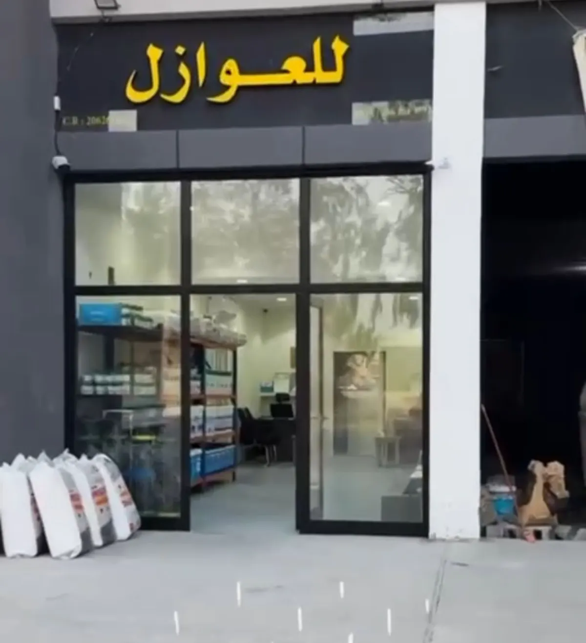 آل طالب للعوازل.. إلحق العرض قبل المطر…