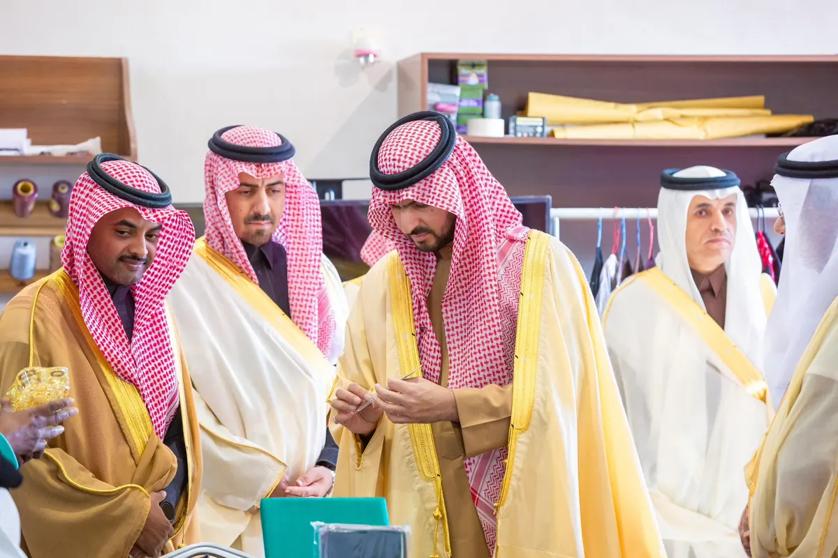نائب أمير الشرقية يزور القطيف.. ويقف على مشروع الرامس وبيت الحرفيين