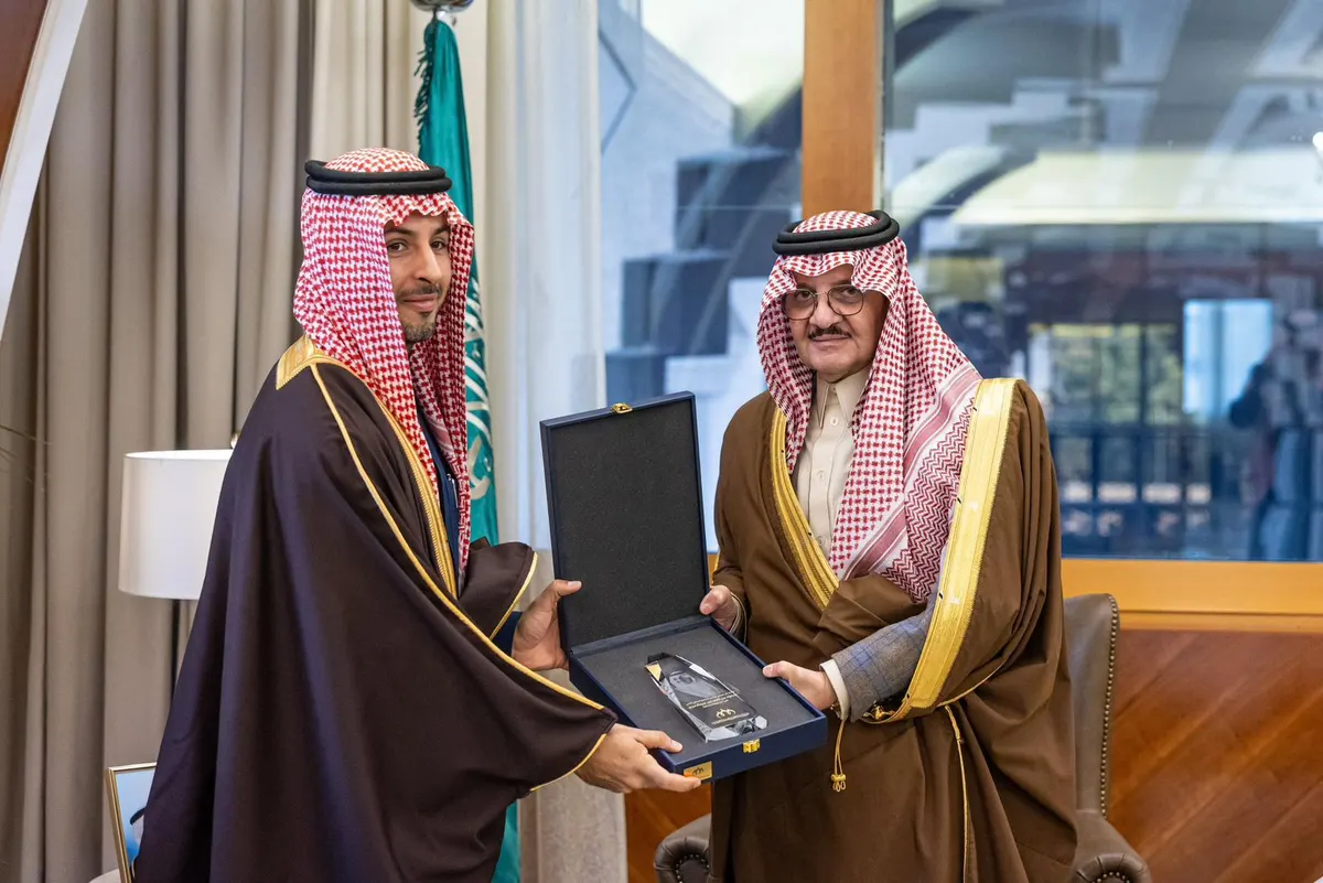 أمير الشرقية يستقبل رئيس خيرية عنك