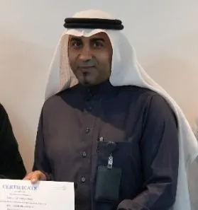 من شويكة القطيف.. لمشاركته في ندوة الرعاية الصحية المنزلية الذكية.. فاضل المخلوق على منصة التكريم