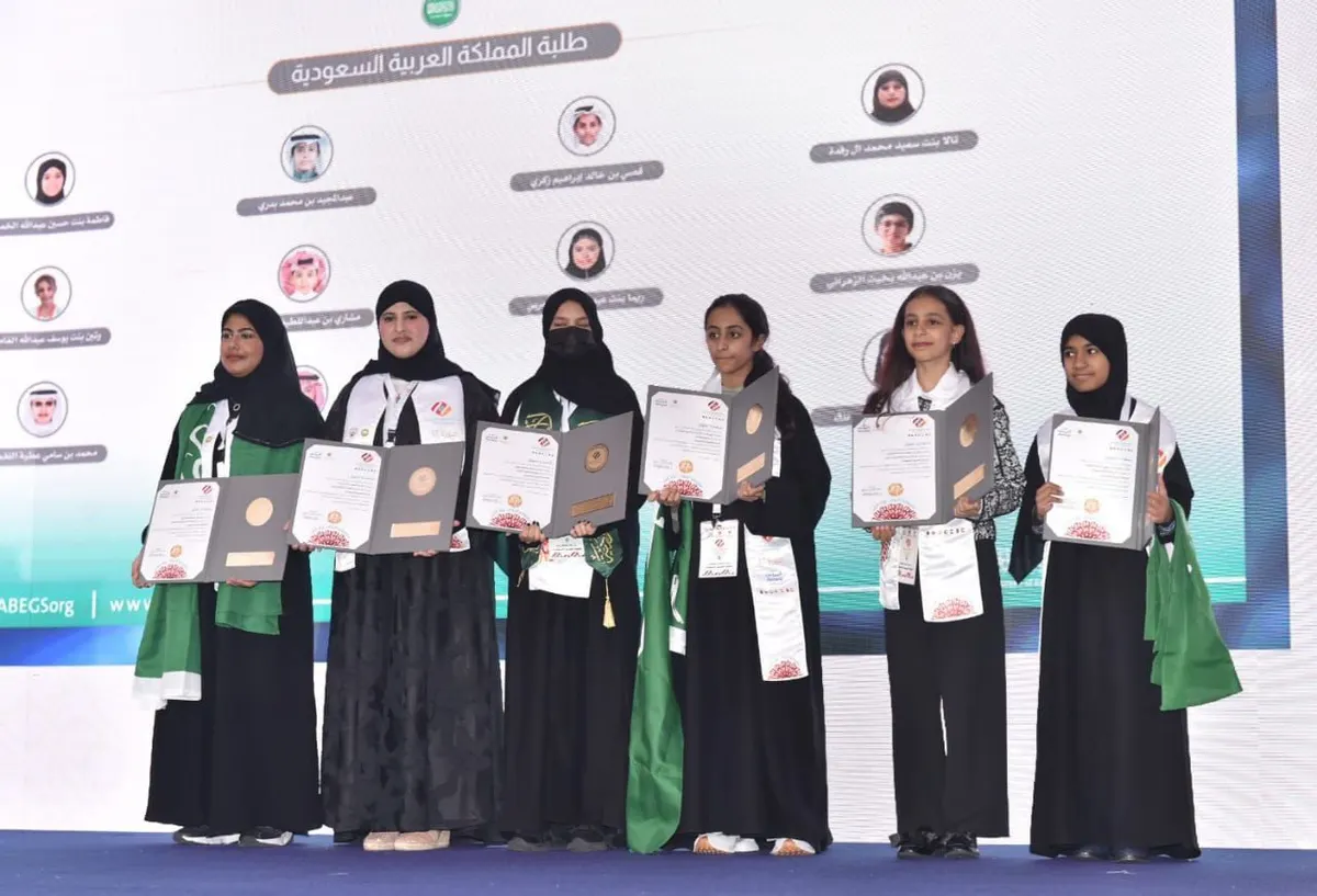 من سيهات.. الطالبة فاطمة الخميري بين 12 مكرمًا بجائزة التفوق الدراسي على مستوى الخليج العربي بالكويت