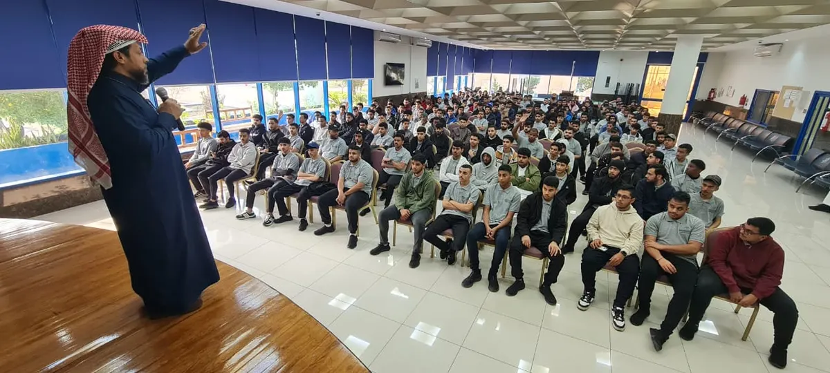 خريجو ومستجدو تقني القطيف يتعرفون على «عقود العمل»