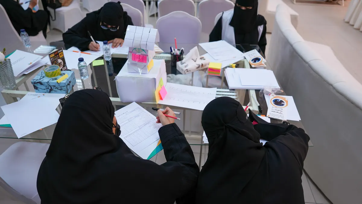 بـ5 ورش «من الصفر حتى الاحتراف».. ضمان القطيف يؤهل 70 مستفيدة إلى سوق العمل