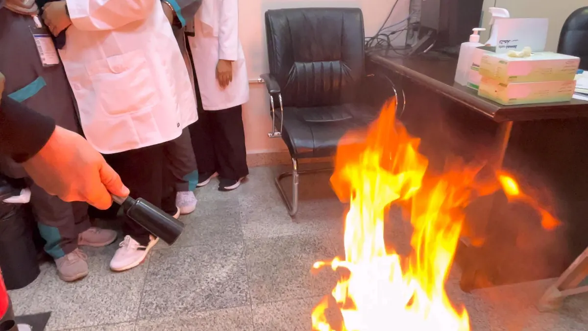 فرضية حريق وهمي لاختبار جاهزية الطاقم الطبي والفني والعاملين.. في العيادة الشاملة بمستشفى عنك