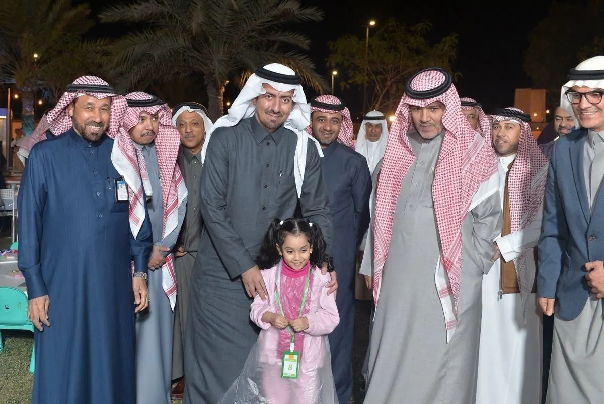 محافظ القطيف يقف على فعاليات جزيرتنا خضراء..