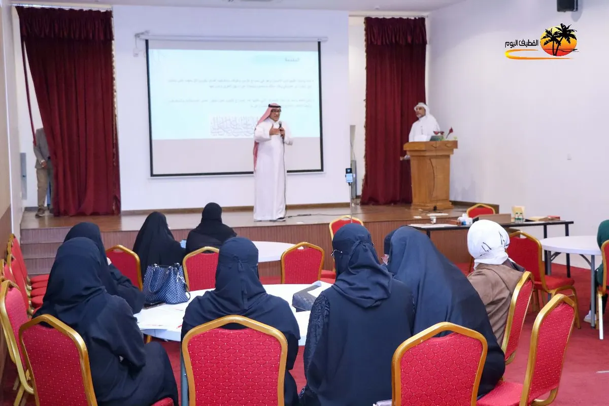 في القطيف.. مصطفى العرب ينظم وقت الخطاطين.. ويأخذ بيدهم نحو مفتاح الإنتاجية والإبداع