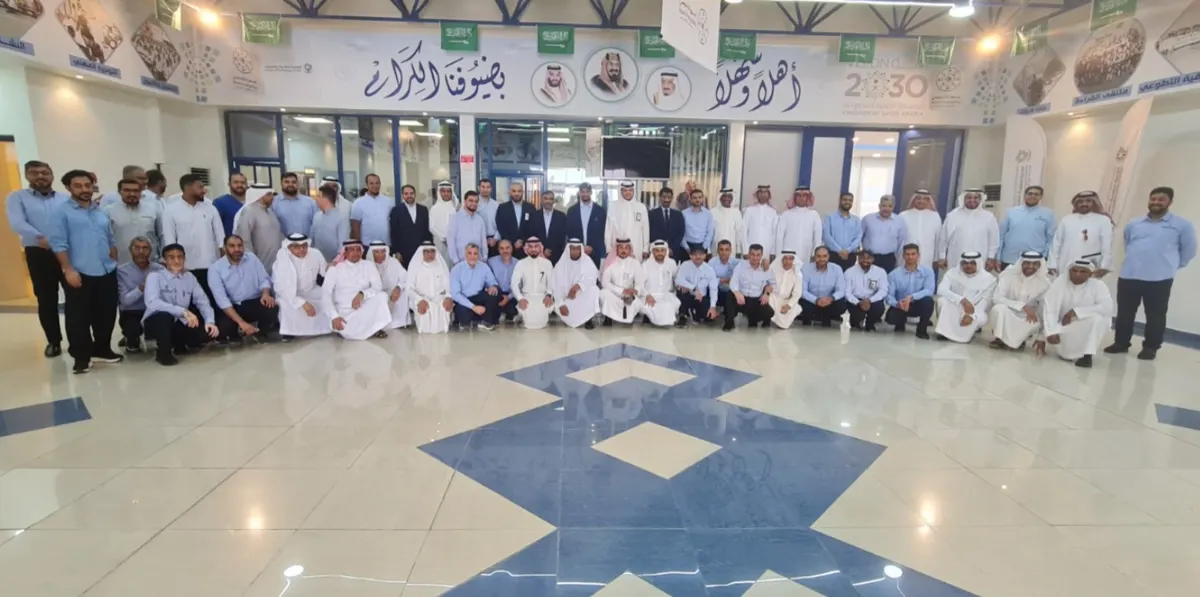 بالصور.. تقنية القطيف تعايد منسوبيها بعيد الفطر المبارك