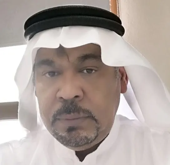 وَحُمْرَةُ الْخَدِّ فَاقَتْ لَمْعَةَ الذَّهَبِ