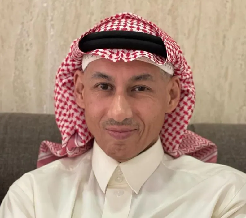 من القطيف.. بعد مسيرة من العطاء.. ابتدائية ذات الصواري تحتفي بتقاعد المعلم «حلمي الهنقامة»