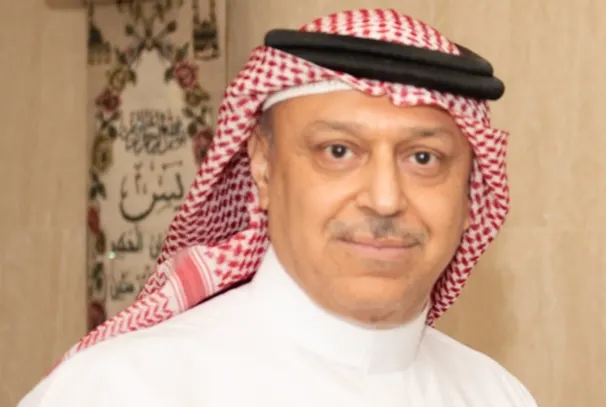 من القطيف.. تقديرًا لجهوده.. ابتدائية ذات الصواري تكرم وكيلها السابق «محمد السنان»