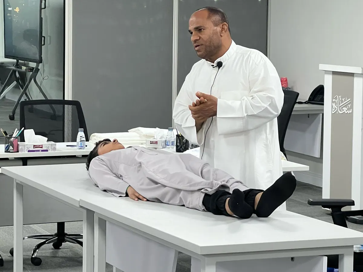 في سيهات.. تدريب عملي يحاكي لحظات ما بعد الموت في دورة «إكرام الراحلين»