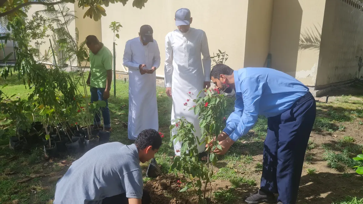 شتلات وورق مدوّر.. الكلية التقنية بالقطيف تبث الحياة في أسبوع البيئة