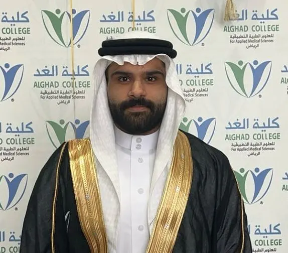من العوامية.. كلية الغد تمنح «مصطفى الزاهر» بكالوريوس طب الطوارئ