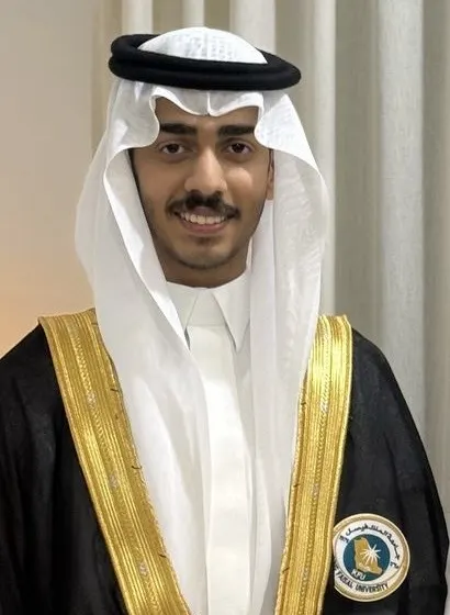 من التوبي.. جامعة الإمام محمد بن سعود الإسلامية تمنح «أحمد الناصر» البكالوريوس في المحاسبة
