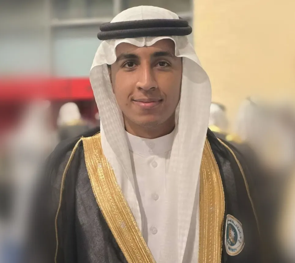 من تاروت.. جامعة الإمام محمد بن سعود تمنح «سجاد آل حيان» البكالوريوس في المحاسبة