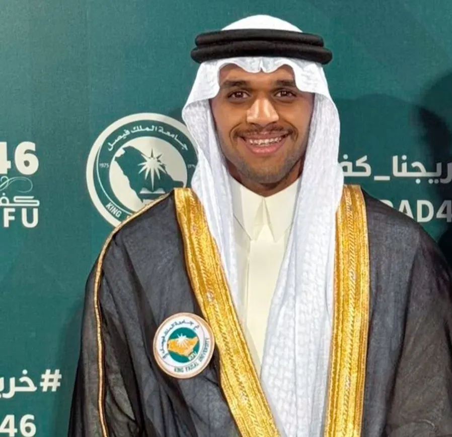 من القطيف.. جامعة الملك فيصل تمنح «جواد الخاطر» البكالوريوس في نظم المعلومات الإدارية