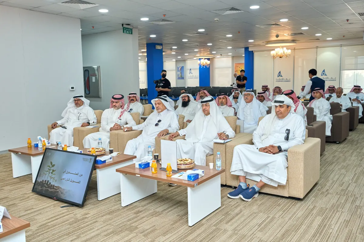 الرئيس التنفيذي لصندوق التنمية الزراعية يلتقي مزارعي ومستثمري الشرقية في غرفة القطيف