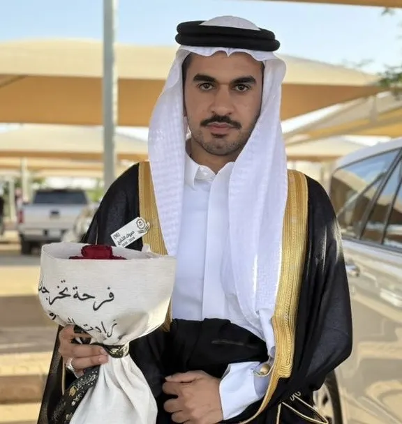 من صفوى.. جامعة المجمعة تمنح «علي آل متروك» بكالوريوس المحاسبة