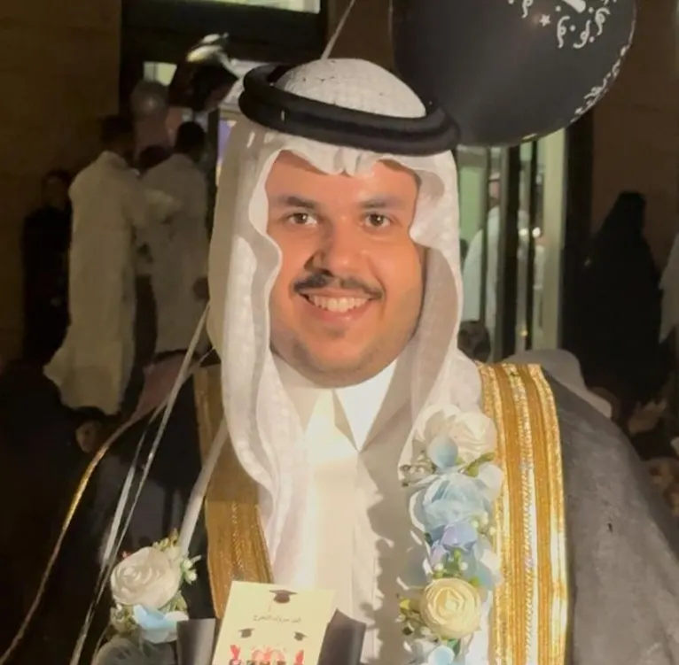 من سيهات..كلية محمد المانع للعلوم الطبية تمنح «سراج آل حمود» البكالوريوس في التمريض