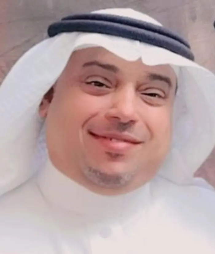 من القطيف.. احتفاءً بتقاعده بعد 25 عامًا من العمل والعطاء.. خيرية القطيف تكرّم «فتحي آل الشيخ»