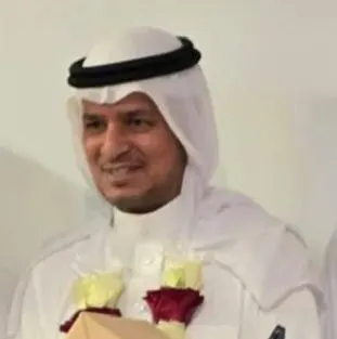 من القطيف.. مدرسة ربعي بن عامر تكرّم المعلم «زكي الشيخ» بمناسبة تقاعده