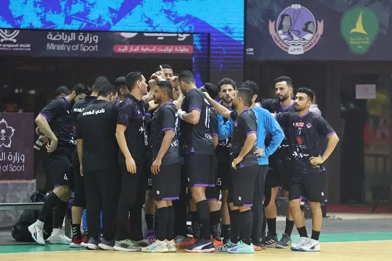 8 غرز في المرفق وقطع في الشفاه.. إصابة مروّعة لقائد هدى تاروت عبدالله آل حماد على مرأى جماهير الوردي