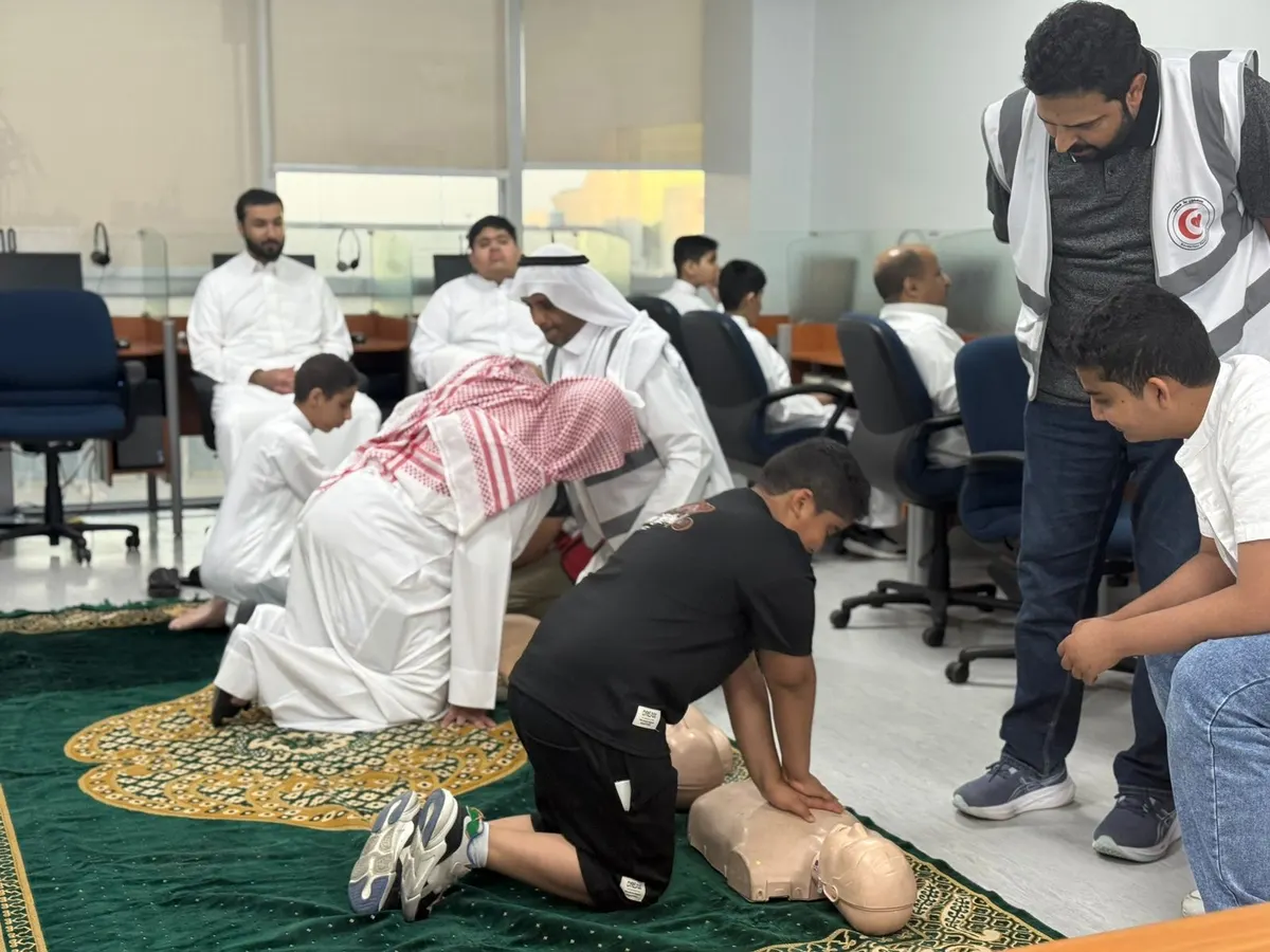 كفيف يقتحم الطوارئ ويُنعش الحياة بيديه