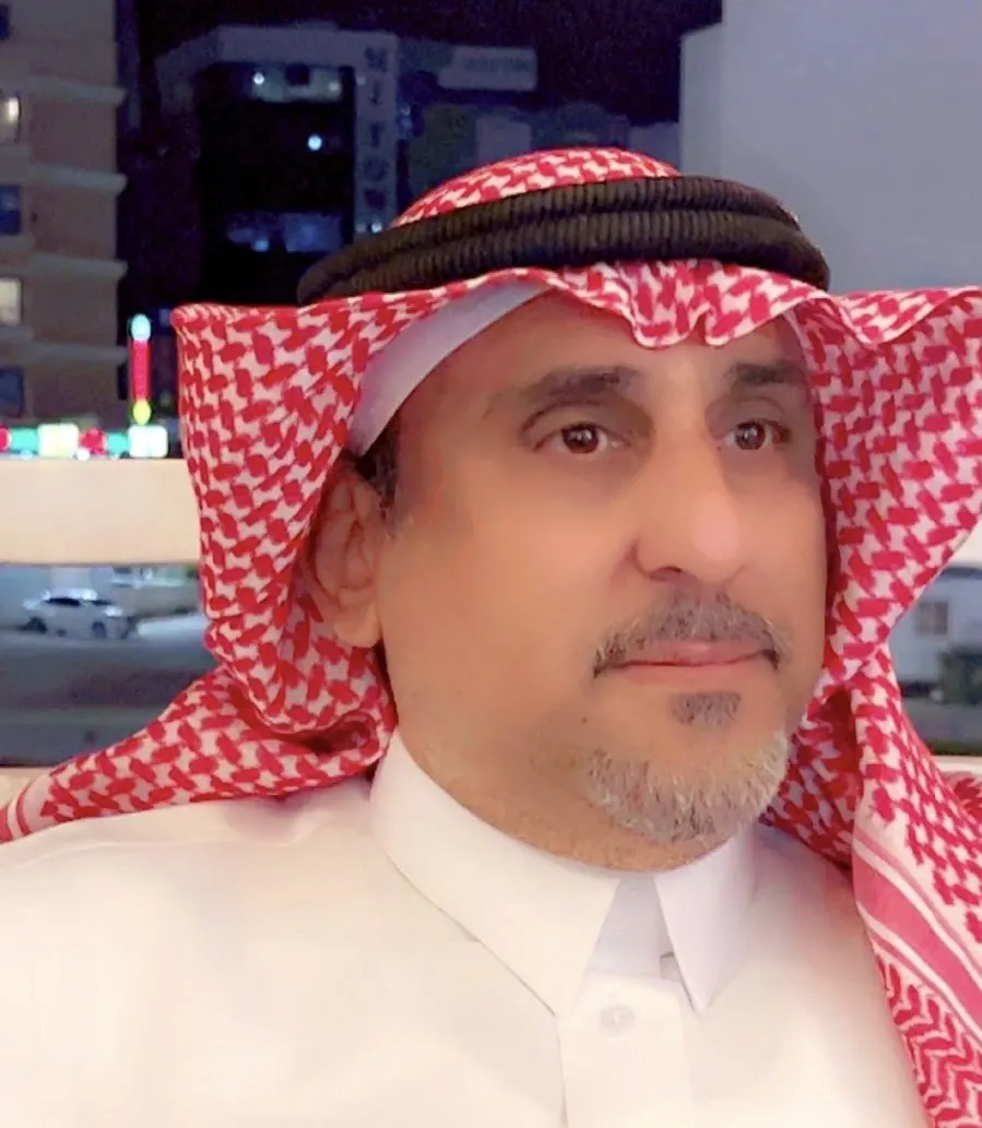 من تاروت.. مدرسة ربعي بن عامر تكرّم المعلم «علاء آل محسن» بمناسبة تقاعده
