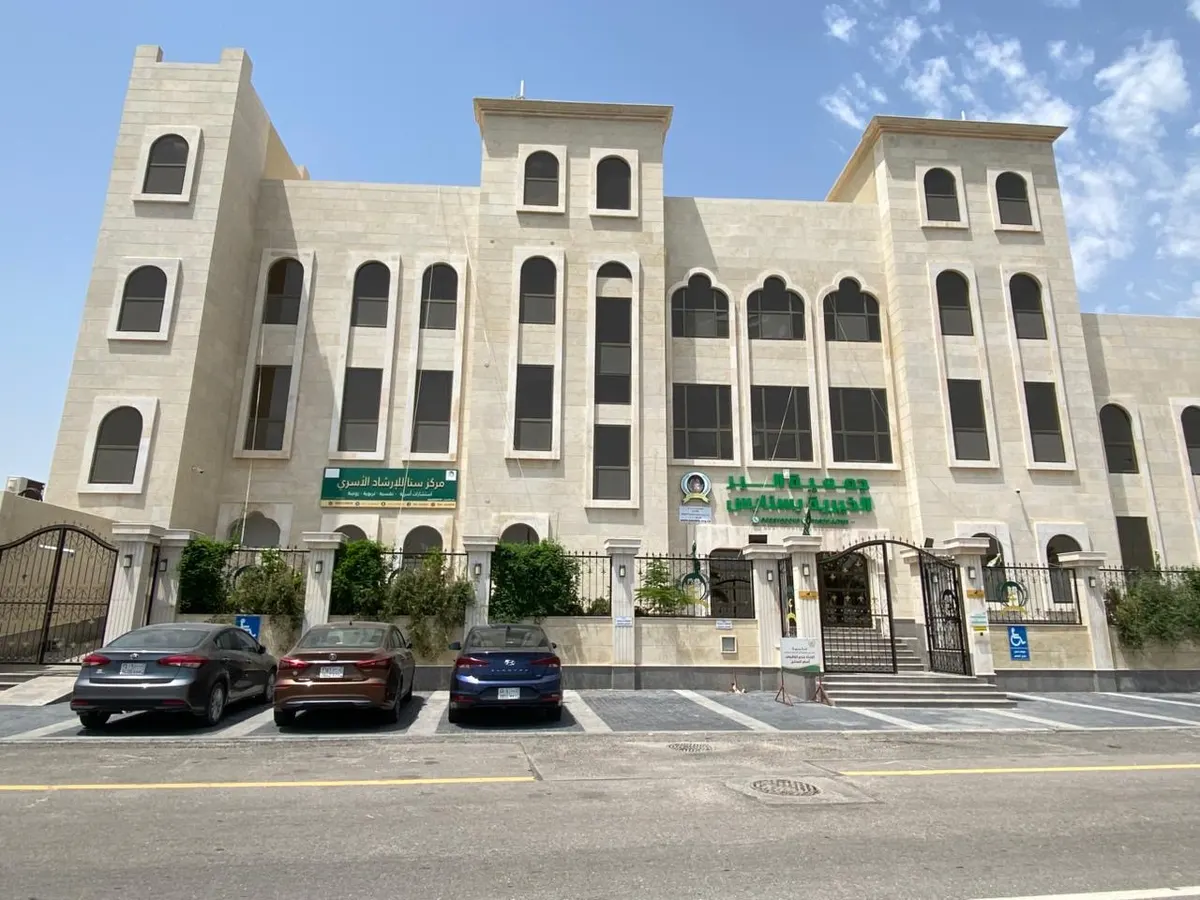 153 ألف ريال عيديات.. و1,313 كجم لحوم تُوزّع صباح العيد.. «بر سنابس» تُدخل الفرحة على 205 أسرة