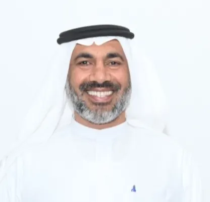 من القطيف.. تقديرًا لجهوده خلال مسيرته المهنية.. منسوبو الشاطئ الابتدائية يكرّمون المعلم «علي آل سليم»