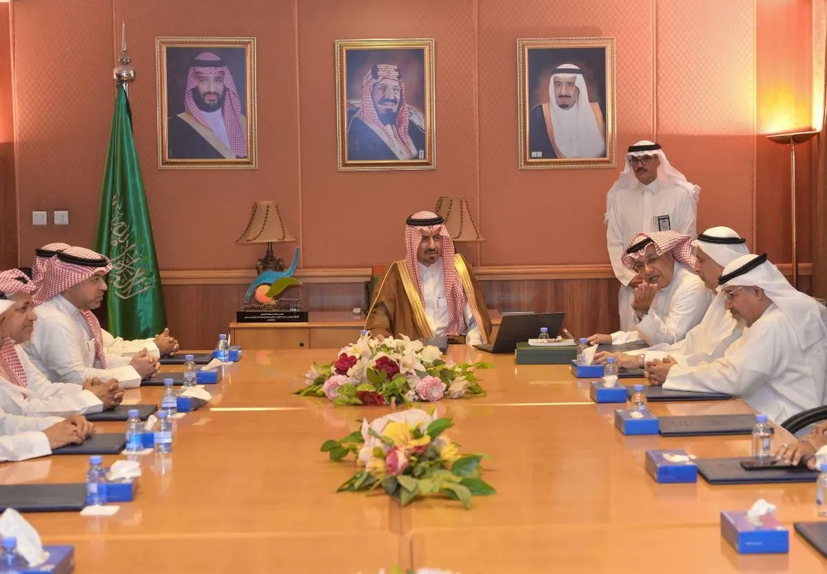 محافظ القطيف يلتقي برئيس وأعضاء جمعية البر الخيرية بسنابس ويطلق الهوية الجديدة للجمعية