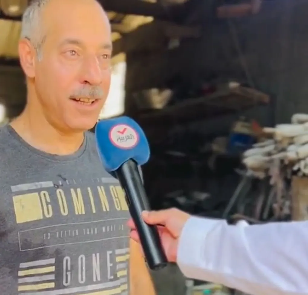 من نار القطيف يسطع الحديد.. ابن حلة محيش عبدالعظيم الجنبي يحرس تراث الحدادة منذ 35 عامًا