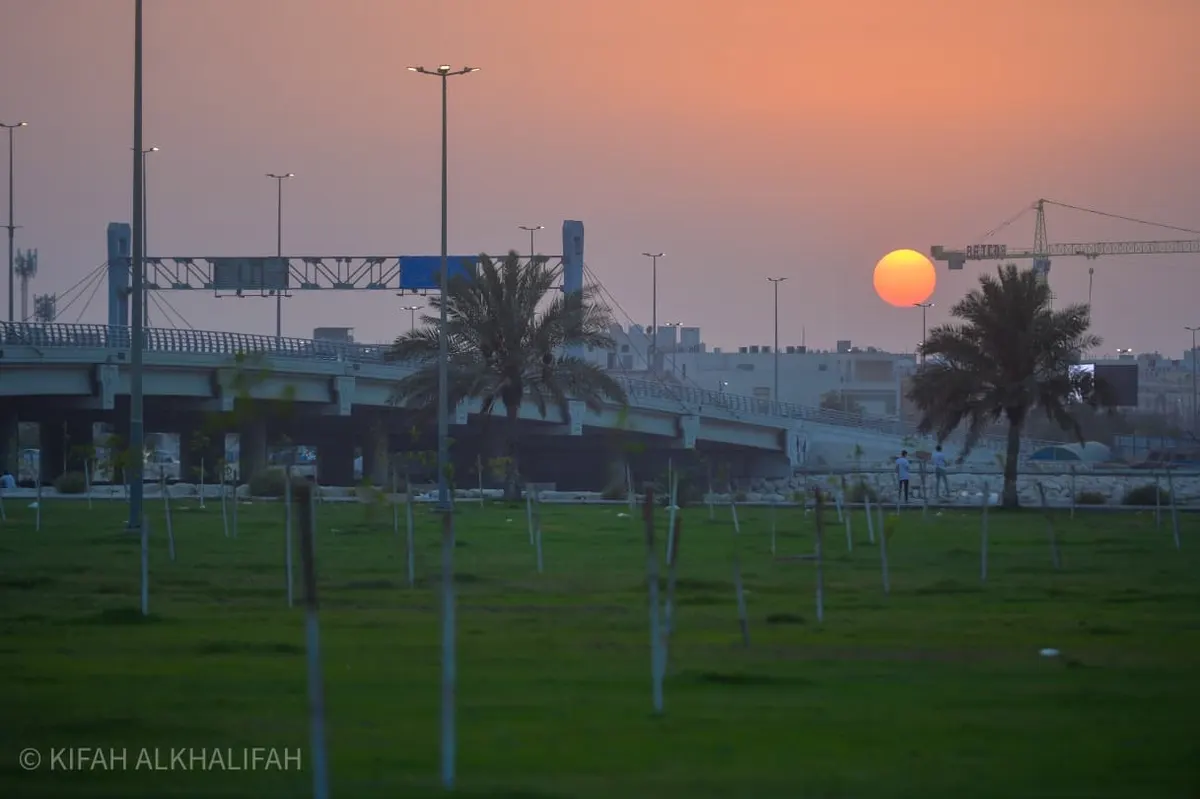 القطيف تبدأ يومها صافياً.. حرارة عظمى 44° ورطوبة مرتفعة