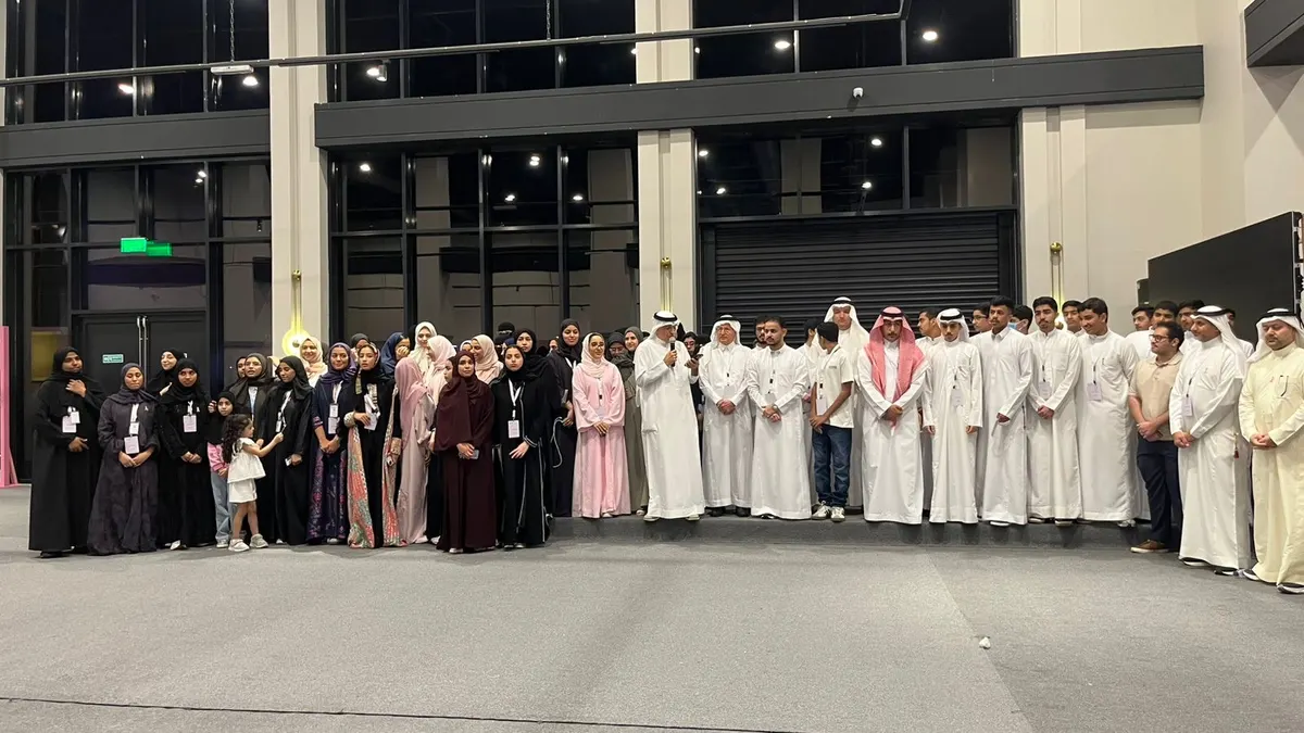 120 متطوعًا يرسمون خارطة الأمل في شهر التوعية بسرطان الثدي بالقطيف