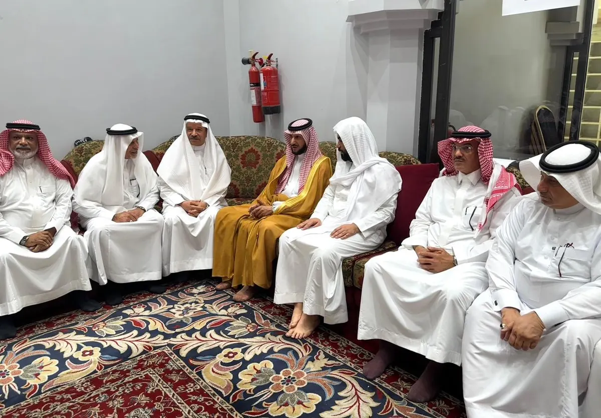 محافظ القطيف يعزي أسرة الزاير