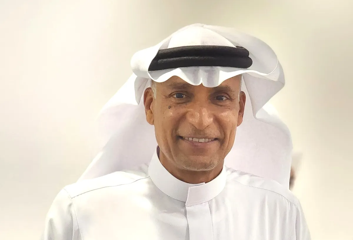 من قلعة القطيف.. تقديرًا لجهوده خلال مسيرته المهنية.. منسوبو الشاطئ الابتدائية يكرّمون المعلم «طارق الهجهوج»