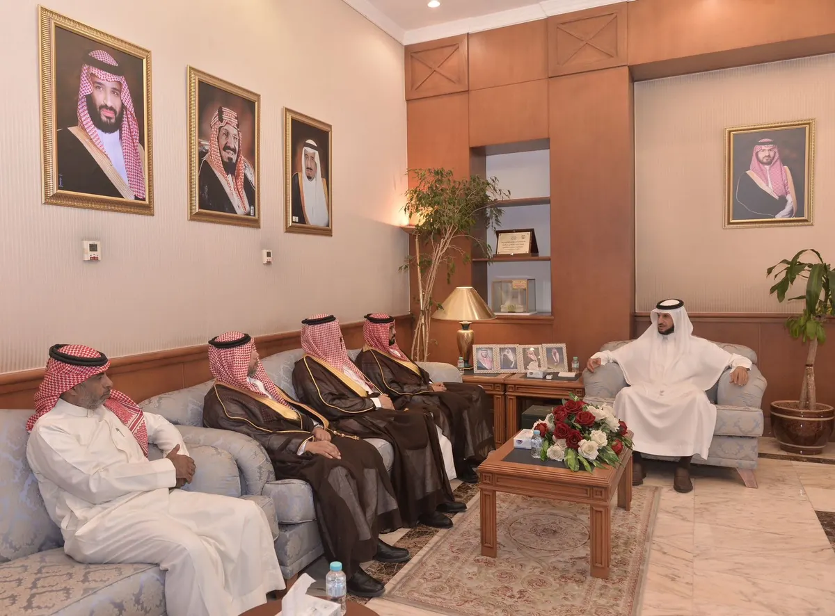 محافظ القطيف يطّلع على مبادرة «عسل المانجروف» واستعدادات مهرجان روبيان الشرقية 2025