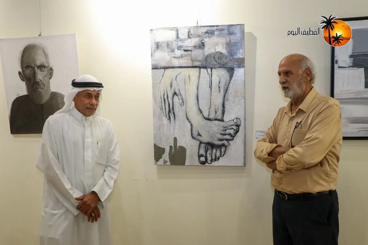 من القديح إلى وسط العوامية… أفراح أبوالرحي تربك صمت «أبيض وأسود» بلوحة تصرخ من الداخل