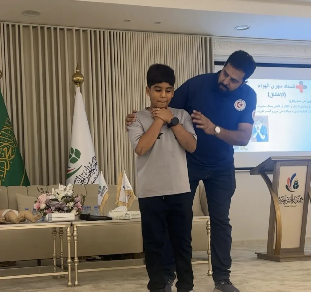 من الملاحة إلى الجش.. 234 متدربًا يصنعون «خط الدفاع الأول» في أكبر ورشة إسعافات أولية بالقطيف