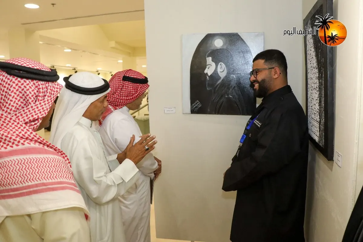 من التوبي إلى وسط العوامية.. الحسين الموسى يرسم ذاته في «أبيض وأسود»… والغراب يعود ليكشف طبقة أعمق من المعنى