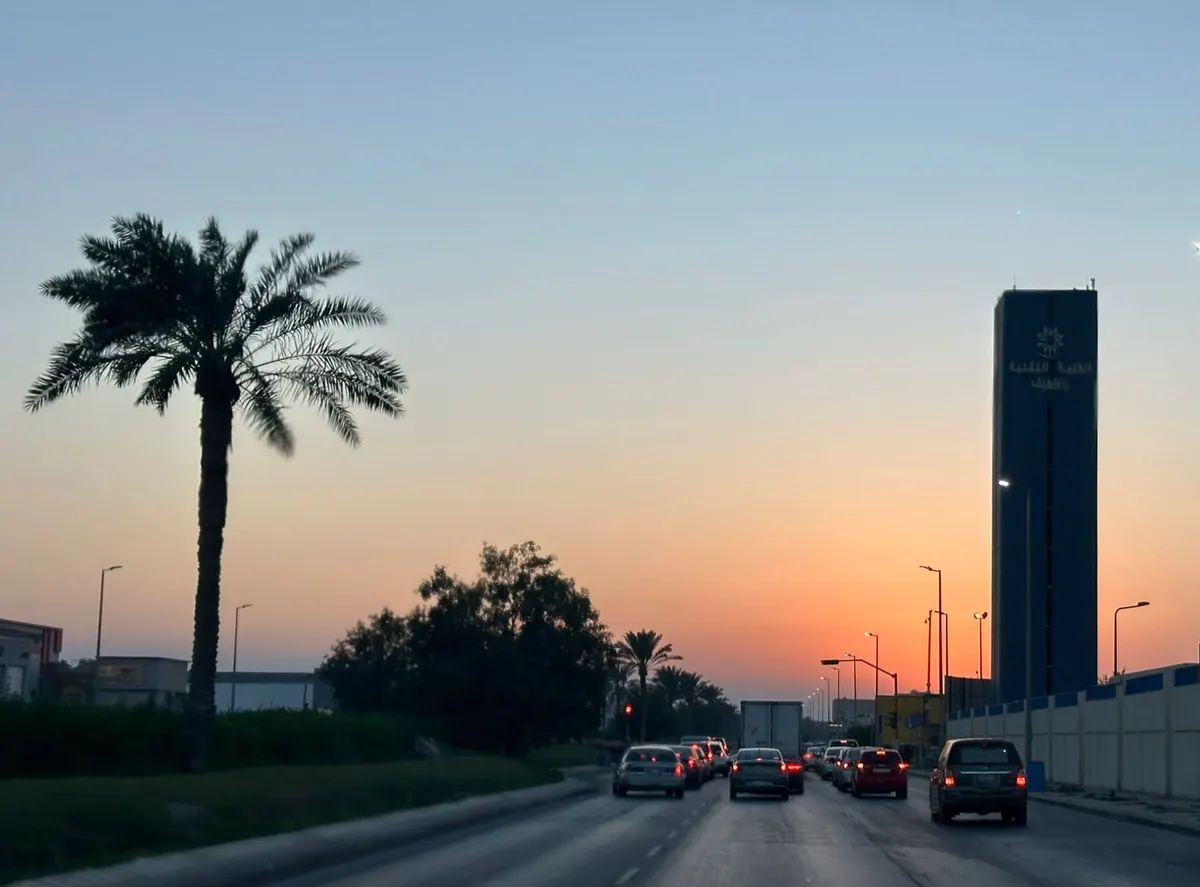 القطيف تحت الضباب الخفيف فجر الثلاثاء… مركز الأرصاد يصدر تنبيهاً للشرقية