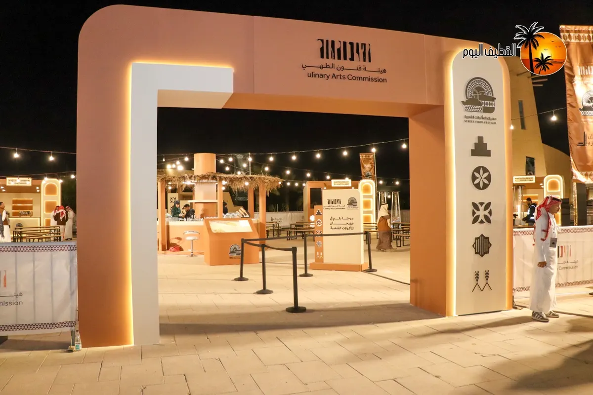 «اللمسات الأخيرة قبل الافتتاح»… مهرجان المأكولات الشعبية يكتمل استعدادًا لاستقبال زوّاره في وسط العوامية