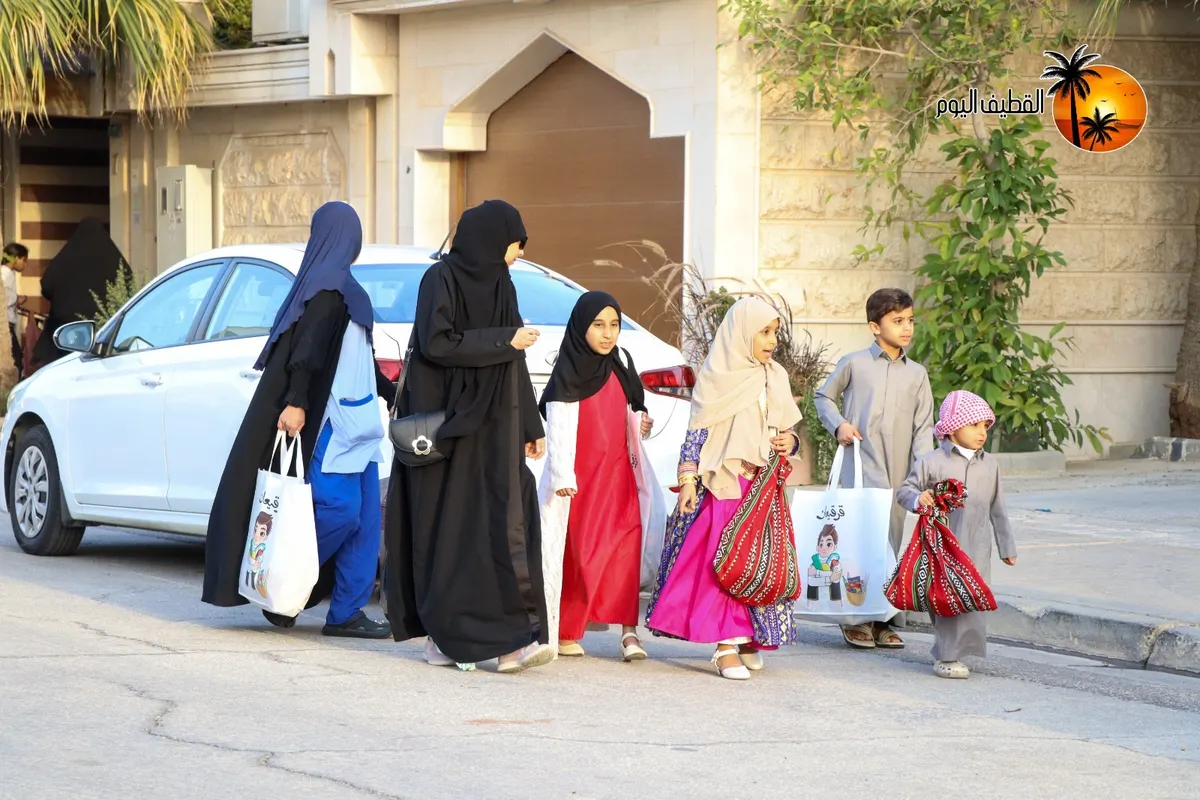 القطيف في ليلة الناصفة… مظاهر شعبية تتجدد وبهجة لا تنقطع.. صور