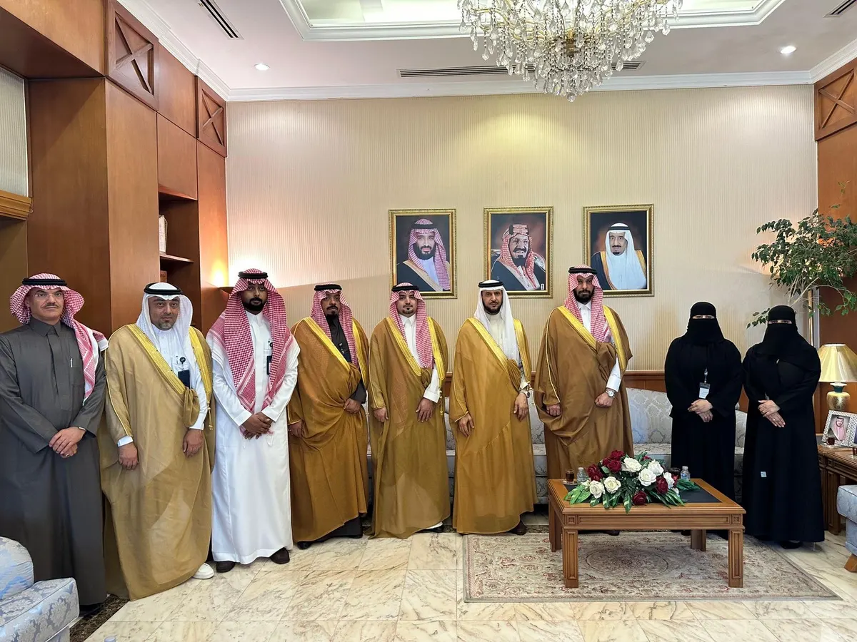محافظ القطيف يلتقي مدير عام فرع وزارة الموارد البشرية والتنمية الاجتماعية بالمنطقة الشرقية
