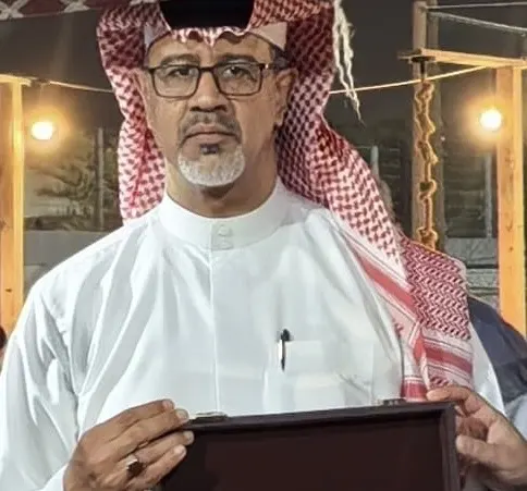من سنابس.. مدرسة «أيمن بن عبيد» ونادي الساحل يكرمان آل يعقوب